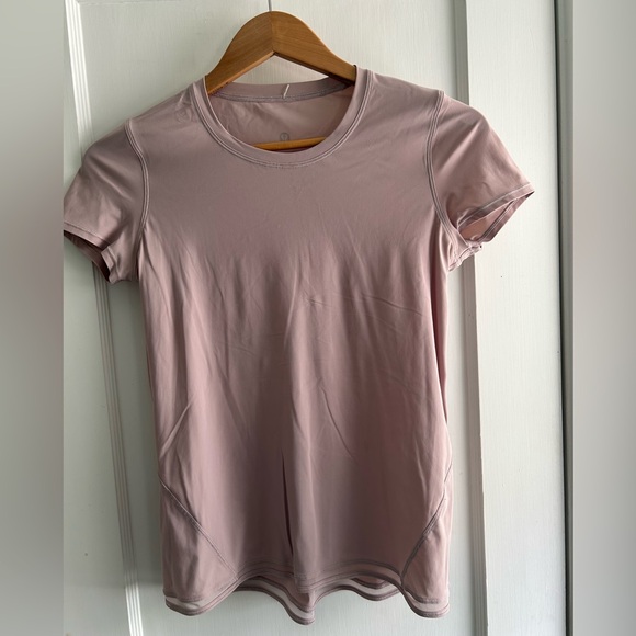 lululemon athletica Tops - Lululemon Women’s Light Mauve Short Sleeve Active Top